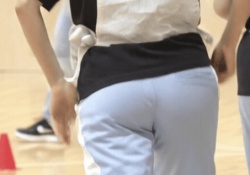 日向坂46さん、とんでもないケツを見せつけてしまうwwwwww