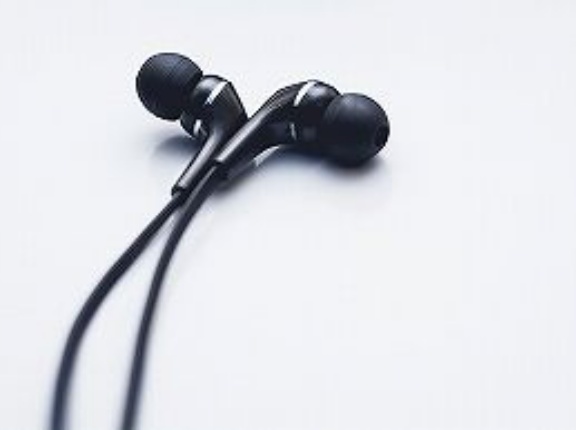 ワイのパソコンイヤホンさしても反応しなくなっちゃったんやけど