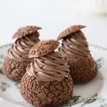 コロンと可愛い♡米粉チョコシュークリーム