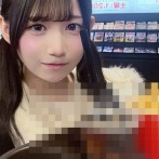 女子高生アイドル「一人で映画館に来ました（ﾊﾟｼｬｯ」→しかし◯◯が映り込んでしまい、ファン発狂で炎上