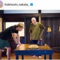 【画像】中田英寿さん、黒Ｔ＆短パン姿からのぞく腕筋、ふくらはぎ筋　竹工芸家を訪問「鍛えてるのか」