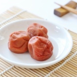 『【梅干し】作り置きできる、梅干しと佃煮昆布とキュウリの和え物』の画像