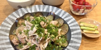 【ななし】ねるちゃん「おじさん用夏バテ対策ごはん出来たわよ～🍆🐷🍅」