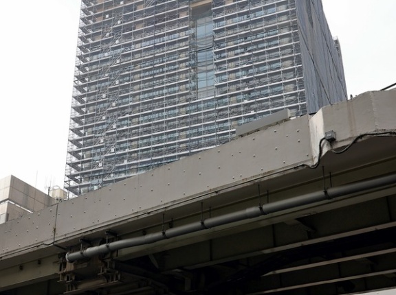 地上18階木造オフィスビル「日本橋本町三井ビルディング &forest」の建設状況（2025.10.12）