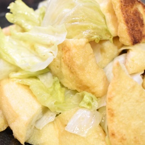 イタリアンな感じ♪油揚げとレタスのさっぱり炒め