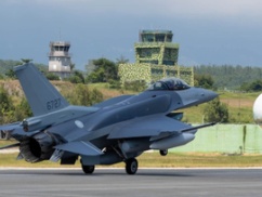 中国が必死に反対する中、新型戦闘機「F-16V」が遂に到着！困難を乗り越えて最初の2機が納入、総勢200機超の防空大部隊へ！！！