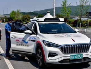 中国・武漢で百度のロボットタクシーが大規模停止…「集中制御されていた」ことも明らかに！