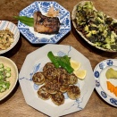 挽肉を春巻きの皮に広げてロールに！