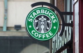 【画像】スタバ店員を卒業した美人お姉さん、そのままスタバカラーのビキニでグラビアデビューへｗｗｗｗｗ