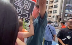 【動画あり】Colaboの仁藤夢乃さん「参政党の活動員に突き飛ばされた！レントゲンで映らないところで骨折している！」←ツッコミ殺到
