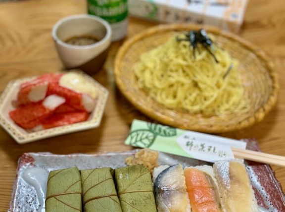 自宅めし　たなかの柿の葉すし