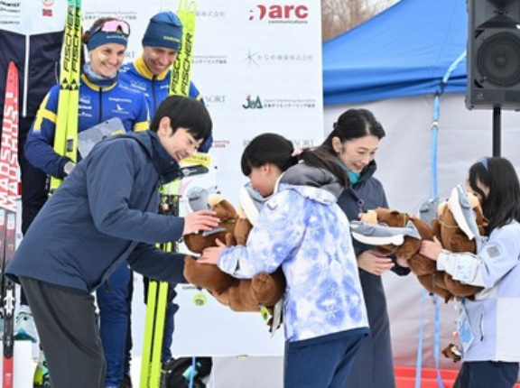 紀子さまと悠仁さま、「世界スキーオリエンテーリング選手権大会ご観戦