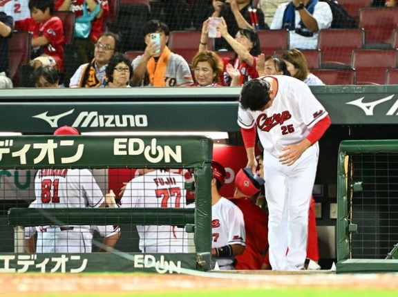 【広島】新井監督　巨人の胴上げは見ず「この悔しさをもって、残りゲームを戦いたい」