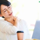 肩こりの原因は肩じゃない！？意外と知らない足元との関係