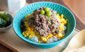 お箸が止まらぬ！肉味噌丼の誘惑