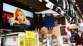 パリで『ジャパンエキスポ2015』開催 → 韓国業者が日の丸を掲げながら韓国グッズを販売して批判殺到