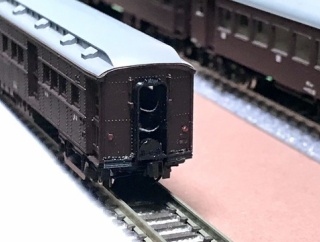 KATOの「オハニ30形」の車端部を再加工。