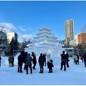 雪まつりの大雪像「会津鶴ヶ城」の美しさ
