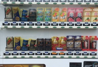 【悲報】ワイの家近くの自販機、無能すぎる