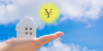 金銭的には貧乏人には豪邸で、大きな後悔をしている。