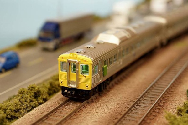 台湾 CMR LINE 光華号 気動車 DR2700 白鐵仔 2両 黄色（光華号