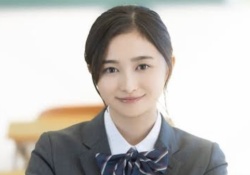 【緊急】井上和、最新ビキニがDカップ強調www完全に『谷』が見えてしまうwwwww