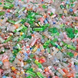 ペットボトルを分解できる酵素が実験施設で"偶然"に生み出されたことが判明