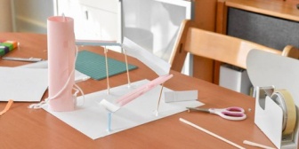 4歳の娘が使い終わった牛乳パックなどで工作するのが好き。そのせいで家が片付かないよ～