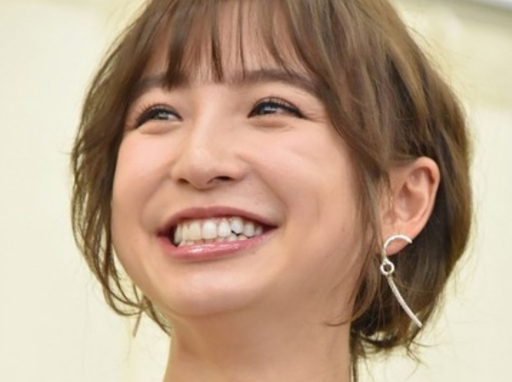 【朗報】篠田麻里子さん、現場に大量のミスドを差し入れる