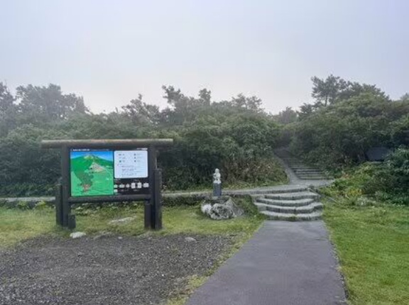 鳥海山で遭難　30代の男性と小学生の男児と女児の計3人と連絡取れず