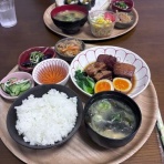 うふふの美味しいもの探すぞ♪