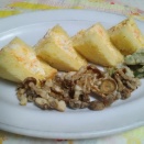 腰折れのパンで卵サンドイッチの朝食。