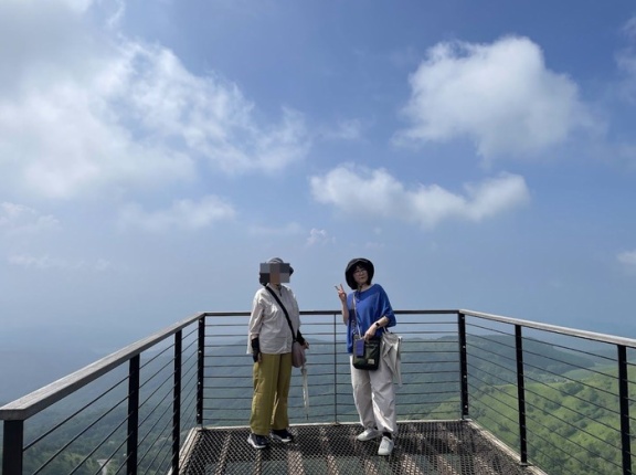 旧姓家族旅行長野編その⑤：どうしても若者みたいなジャンプで記念撮影がしたいアラフィフ、と鰤の塩焼きで晩ごはん