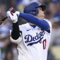 【メジャー】ポストシーズンで続く深刻な打撃不振に地元も激震！大谷翔平をベンチに置くべきか議論が巻き起こる