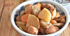 【大根消費レシピ】野菜を頑張って切ったら後は煮込むだけ！！大根たっぷり鶏ごぼうの作り方