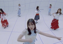 日向坂46さん、太ももがしっかりと見える衣装で踊った結果...