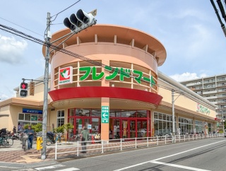 府道115号線ぞい氷室町の「フレンドマート」が店内改装のため臨時休業。6月3日まで