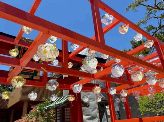 風鈴が並ぶ！夏の催し盛りだくさん！『白山神社』で『七夕風鈴まつり』『白山さまの蓮まつり』『白山さまの夏まつり』開催！6月10日～7月18日。