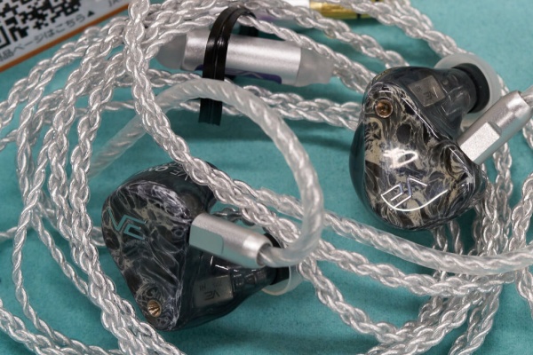 ひでき8EV美品リケーブル付きvision ears VE8モデル Vision Ears VE 8 is now available at Hifonix