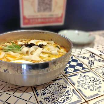 《羽村駅前に麻辣湯麺の専門店がオープン!》士気麻辣湯麺@羽村市【2026新店】<麻辣湯刀削麺>