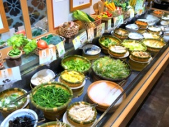 【悲報】しゃぶ葉の配膳ロボから肉を強奪する「リアルハイエナ」事件、すかいらーくが全店舗に導入したハイエナ対策が花畑すぎるｗｗｗｗｗ