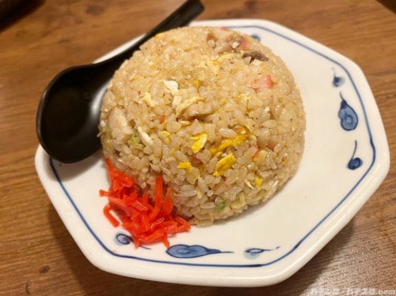 【違法】オンカジサイトさん、あろうことか業界最大手ホールの名前を騙ってしまう…