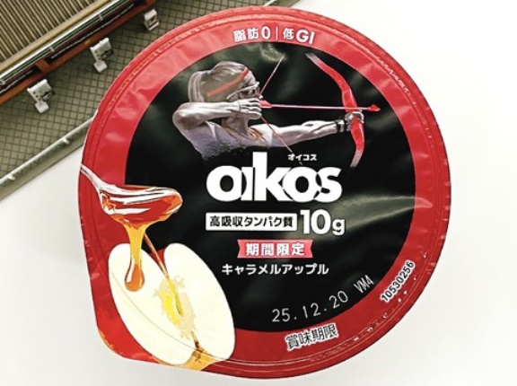 【1156レビュー目/９１点】期間限定のオイコス『キャラメルアップル』をセブンイレブンで発見！クリスマス感のある気分の上がるヘルシースイーツ！