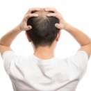 変な髪型にされた……