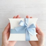 【相談】まだ彼女になってない女性にプレゼント渡すんは引かれんか？