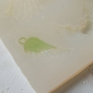 カウントダウンがはじまる。と、グリーンの翼つくりました。