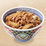 『【悲報】IT企業社長「牛丼屋で680円のメニューを食べるような人はダメな人間。出世できない。うちでは『一生牛丼マン』と馬鹿にしている」』の画像