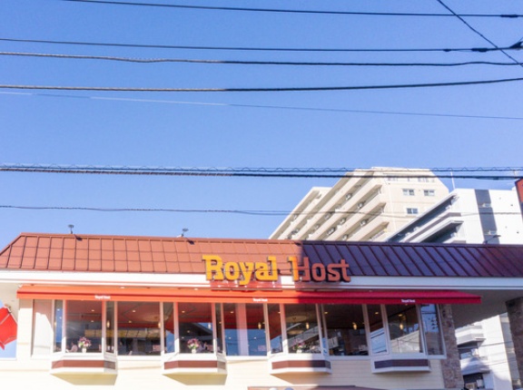 やまと根岸通りぞい南林間のロイヤルホストが休業してる。11月6日のみ