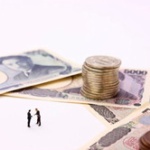 安倍首相「予定通り消費税を引き上げていく考えだ」　消費増税延期報道を否定-参院予算委