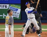 阪神・藤川、元同僚の大和に２ラン被弾で苦笑い　大和も満面の笑み